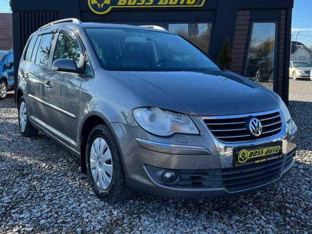 Серый Фольксваген Туран, объемом двигателя 1.4 л и пробегом 242 тыс. км за 7000 $, фото 1 на Automoto.ua