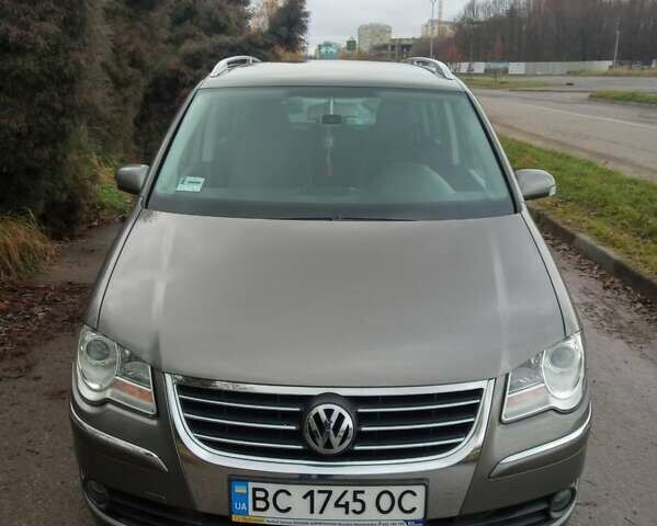 Серый Фольксваген Туран, объемом двигателя 1.4 л и пробегом 217 тыс. км за 7200 $, фото 1 на Automoto.ua