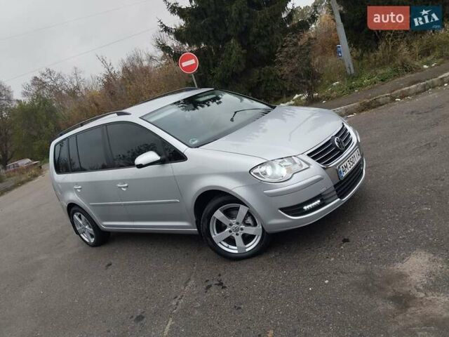 Серый Фольксваген Туран, объемом двигателя 1.6 л и пробегом 254 тыс. км за 7650 $, фото 1 на Automoto.ua