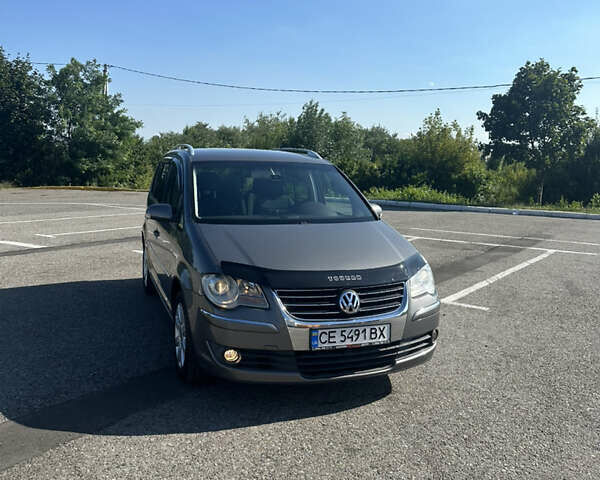 Сірий Фольксваген Туран, об'ємом двигуна 2 л та пробігом 240 тис. км за 7200 $, фото 1 на Automoto.ua