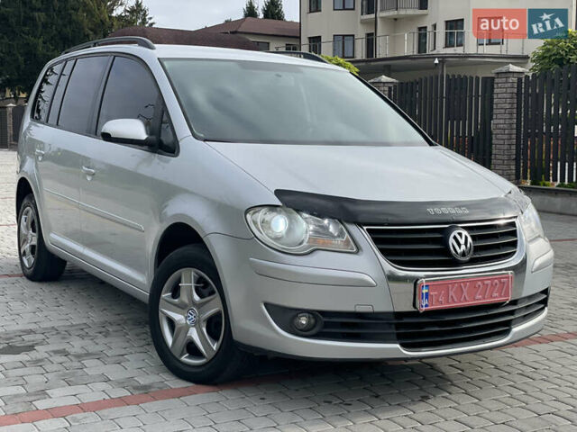 Серый Фольксваген Туран, объемом двигателя 1.9 л и пробегом 263 тыс. км за 7400 $, фото 1 на Automoto.ua