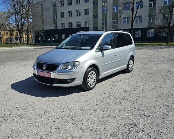 Сірий Фольксваген Туран, об'ємом двигуна 1.6 л та пробігом 262 тис. км за 6900 $, фото 1 на Automoto.ua