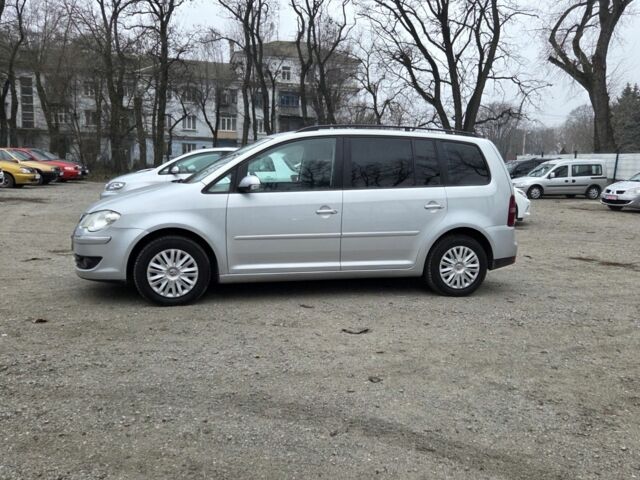 Серый Фольксваген Туран, объемом двигателя 1.6 л и пробегом 262 тыс. км за 6500 $, фото 1 на Automoto.ua