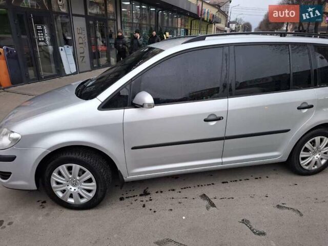 Серый Фольксваген Туран, объемом двигателя 0 л и пробегом 330 тыс. км за 7000 $, фото 1 на Automoto.ua