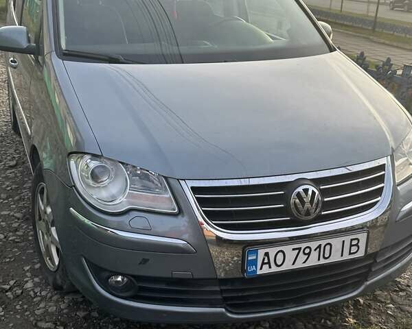 Сірий Фольксваген Туран, об'ємом двигуна 1.4 л та пробігом 300 тис. км за 5600 $, фото 1 на Automoto.ua