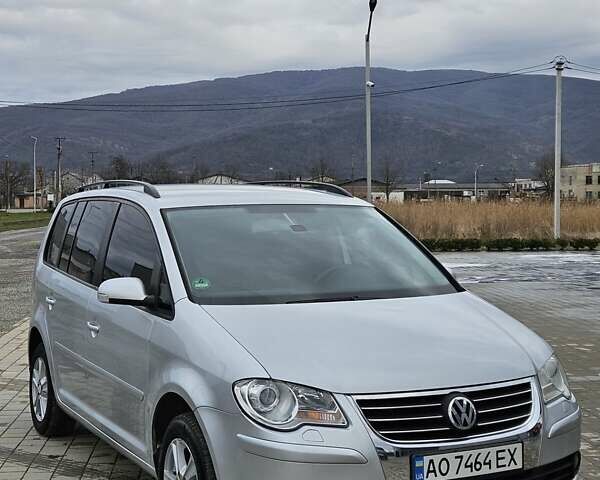 Серый Фольксваген Туран, объемом двигателя 1.9 л и пробегом 285 тыс. км за 7100 $, фото 1 на Automoto.ua