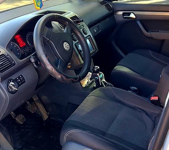 Серый Фольксваген Туран, объемом двигателя 1.4 л и пробегом 214 тыс. км за 5100 $, фото 1 на Automoto.ua