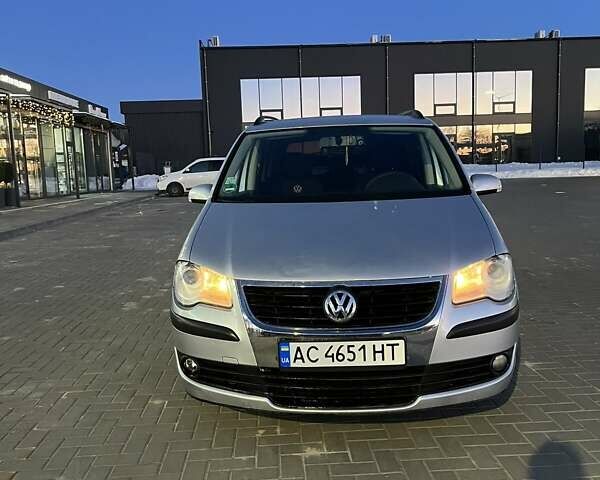 Сірий Фольксваген Туран, об'ємом двигуна 1.4 л та пробігом 221 тис. км за 6000 $, фото 1 на Automoto.ua