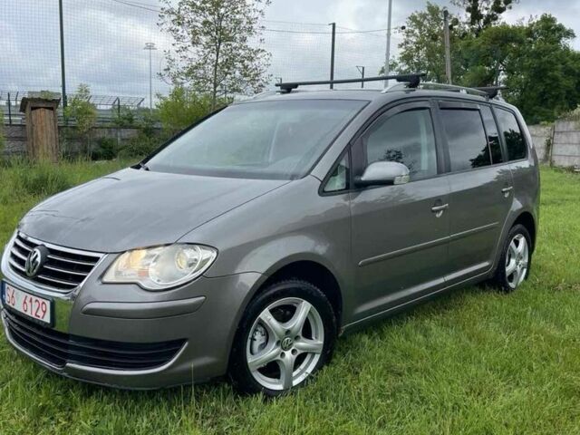 Серый Фольксваген Туран, объемом двигателя 1.6 л и пробегом 180 тыс. км за 2500 $, фото 1 на Automoto.ua