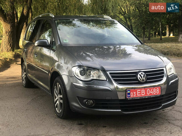 Сірий Фольксваген Туран, об'ємом двигуна 2 л та пробігом 254 тис. км за 8100 $, фото 1 на Automoto.ua