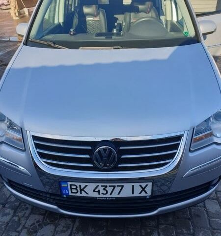 Серый Фольксваген Туран, объемом двигателя 1.39 л и пробегом 199 тыс. км за 7000 $, фото 1 на Automoto.ua