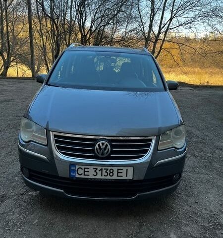 Серый Фольксваген Туран, объемом двигателя 1.97 л и пробегом 350 тыс. км за 6000 $, фото 1 на Automoto.ua