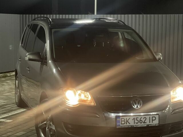 Сірий Фольксваген Туран, об'ємом двигуна 1.4 л та пробігом 240 тис. км за 6750 $, фото 1 на Automoto.ua