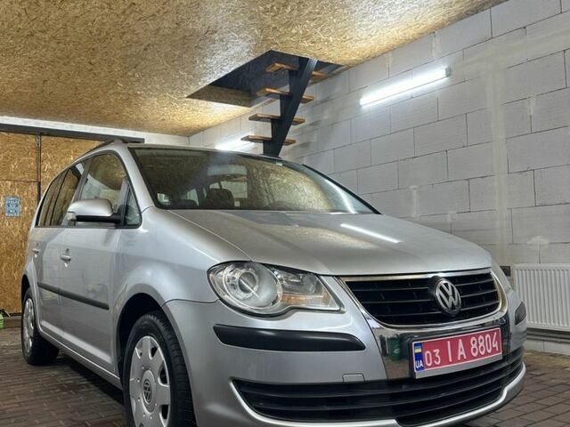 Сірий Фольксваген Туран, об'ємом двигуна 1.6 л та пробігом 195 тис. км за 7250 $, фото 1 на Automoto.ua