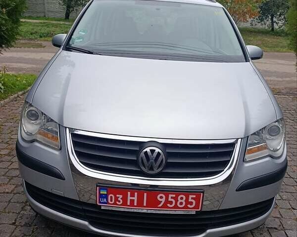 Сірий Фольксваген Туран, об'ємом двигуна 1.6 л та пробігом 216 тис. км за 7700 $, фото 1 на Automoto.ua