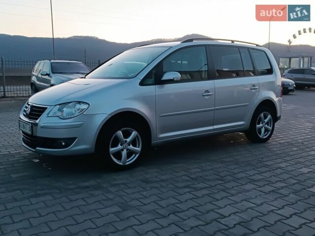 Серый Фольксваген Туран, объемом двигателя 2 л и пробегом 233 тыс. км за 6900 $, фото 1 на Automoto.ua