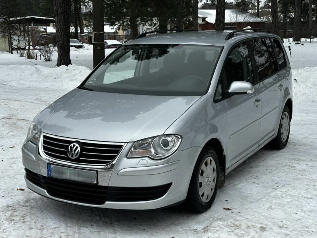 Сірий Фольксваген Туран, об'ємом двигуна 2 л та пробігом 290 тис. км за 4000 $, фото 1 на Automoto.ua