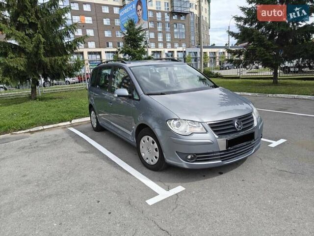 Сірий Фольксваген Туран, об'ємом двигуна 1.9 л та пробігом 263 тис. км за 8500 $, фото 1 на Automoto.ua