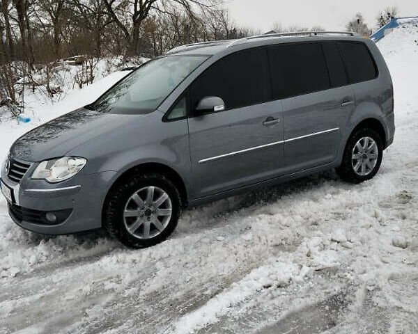 Сірий Фольксваген Туран, об'ємом двигуна 1.9 л та пробігом 326 тис. км за 8200 $, фото 1 на Automoto.ua