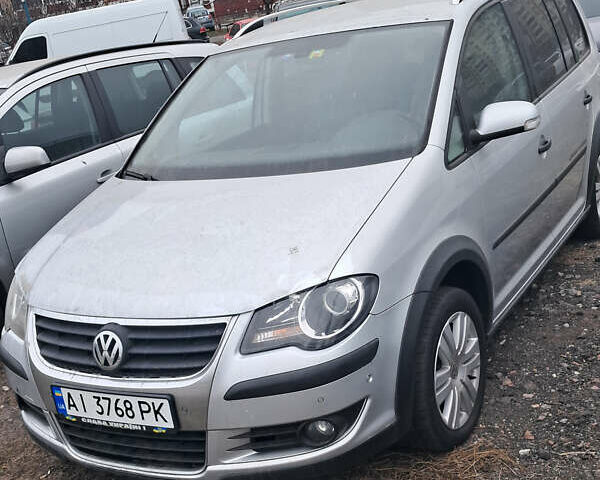 Серый Фольксваген Туран, объемом двигателя 1.39 л и пробегом 214 тыс. км за 8500 $, фото 1 на Automoto.ua