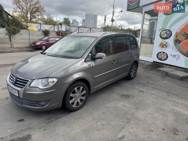 Сірий Фольксваген Туран, об'ємом двигуна 1.97 л та пробігом 243 тис. км за 10500 $, фото 1 на Automoto.ua