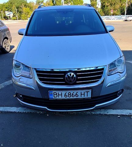 Серый Фольксваген Туран, объемом двигателя 2 л и пробегом 210 тыс. км за 7300 $, фото 1 на Automoto.ua
