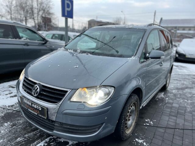 Серый Фольксваген Туран, объемом двигателя 1.9 л и пробегом 237 тыс. км за 6700 $, фото 1 на Automoto.ua