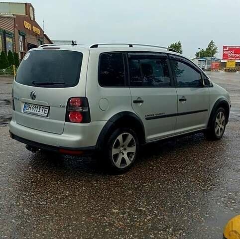 Серый Фольксваген Туран, объемом двигателя 1.4 л и пробегом 317 тыс. км за 7500 $, фото 1 на Automoto.ua