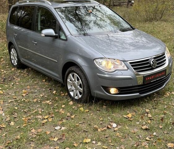 Серый Фольксваген Туран, объемом двигателя 1.4 л и пробегом 187 тыс. км за 8250 $, фото 1 на Automoto.ua