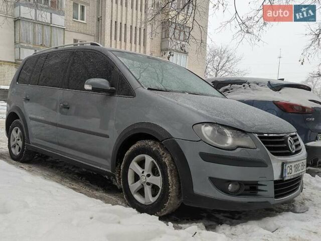 Серый Фольксваген Туран, объемом двигателя 1.4 л и пробегом 148 тыс. км за 8800 $, фото 1 на Automoto.ua