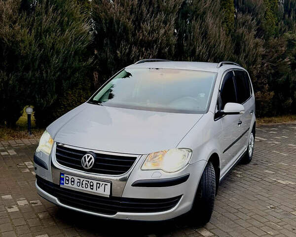 Серый Фольксваген Туран, объемом двигателя 1.98 л и пробегом 220 тыс. км за 6800 $, фото 1 на Automoto.ua