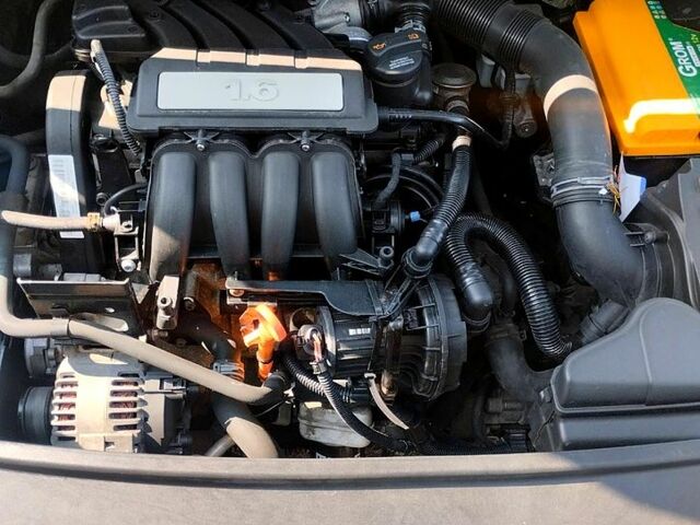 Серый Фольксваген Туран, объемом двигателя 1.6 л и пробегом 224 тыс. км за 7600 $, фото 1 на Automoto.ua