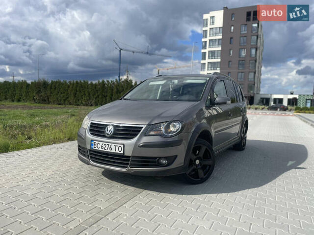 Сірий Фольксваген Туран, об'ємом двигуна 1.9 л та пробігом 307 тис. км за 8000 $, фото 1 на Automoto.ua