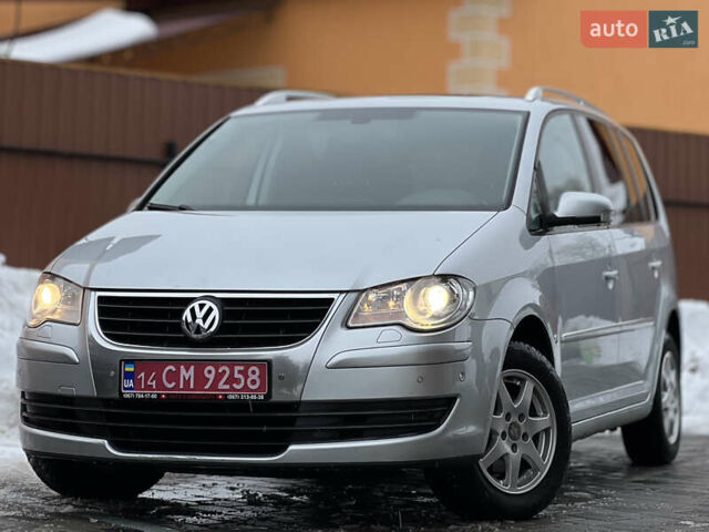 Сірий Фольксваген Туран, об'ємом двигуна 2 л та пробігом 178 тис. км за 9950 $, фото 1 на Automoto.ua