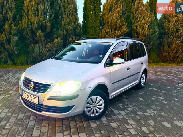 Серый Фольксваген Туран, объемом двигателя 1.98 л и пробегом 230 тыс. км за 6500 $, фото 1 на Automoto.ua