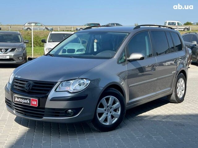 Серый Фольксваген Туран, объемом двигателя 1.6 л и пробегом 254 тыс. км за 7590 $, фото 1 на Automoto.ua