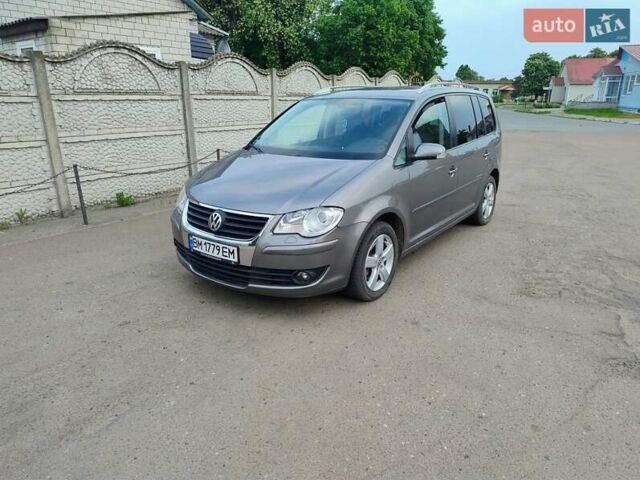 Серый Фольксваген Туран, объемом двигателя 1.6 л и пробегом 169 тыс. км за 8500 $, фото 1 на Automoto.ua