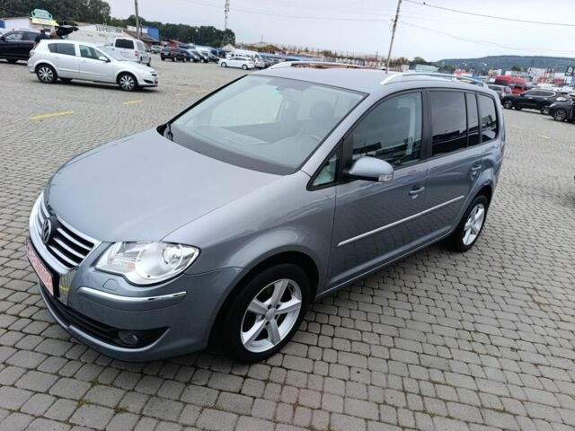 Серый Фольксваген Туран, объемом двигателя 10 л и пробегом 170 тыс. км за 7903 $, фото 1 на Automoto.ua