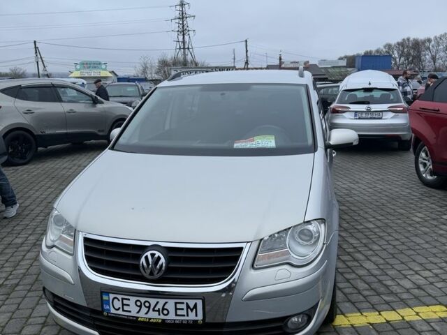 Серый Фольксваген Туран, объемом двигателя 2 л и пробегом 326 тыс. км за 7600 $, фото 1 на Automoto.ua