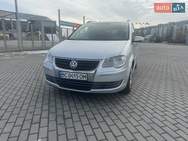 Серый Фольксваген Туран, объемом двигателя 1.6 л и пробегом 238 тыс. км за 6700 $, фото 1 на Automoto.ua
