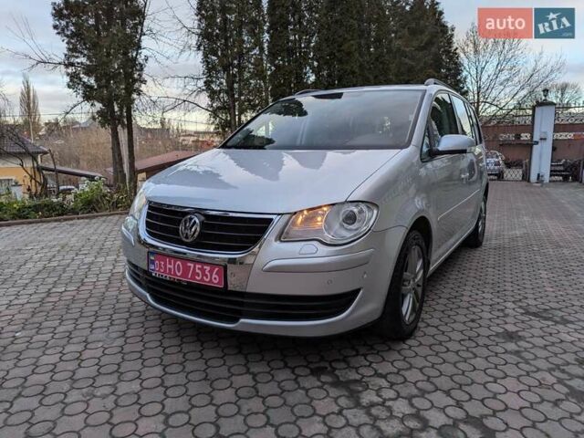 Серый Фольксваген Туран, объемом двигателя 1.4 л и пробегом 201 тыс. км за 6999 $, фото 1 на Automoto.ua