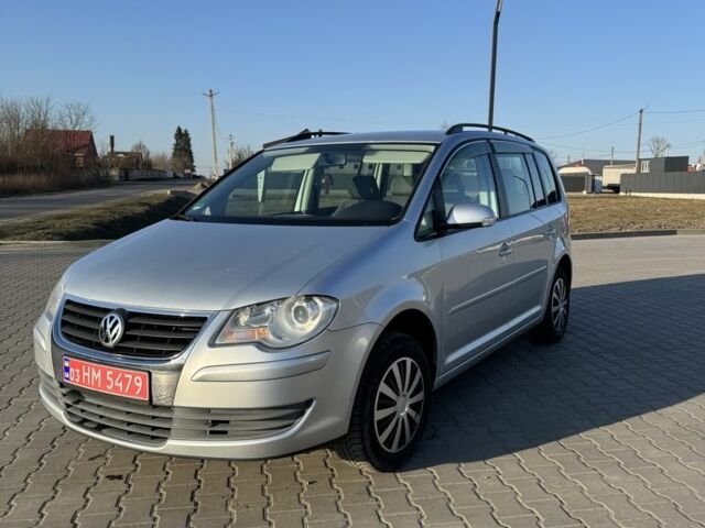 Серый Фольксваген Туран, объемом двигателя 1.6 л и пробегом 226 тыс. км за 7700 $, фото 1 на Automoto.ua