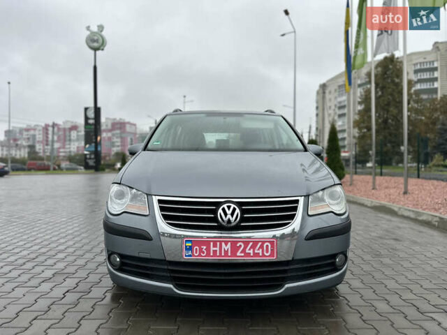 Серый Фольксваген Туран, объемом двигателя 1.4 л и пробегом 240 тыс. км за 6800 $, фото 1 на Automoto.ua