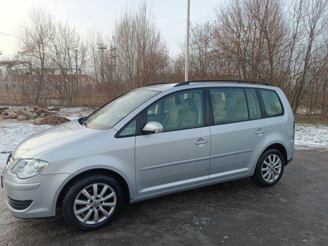 Серый Фольксваген Туран, объемом двигателя 0 л и пробегом 260 тыс. км за 5500 $, фото 1 на Automoto.ua