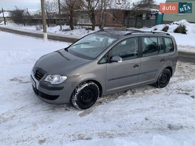 Сірий Фольксваген Туран, об'ємом двигуна 1.6 л та пробігом 245 тис. км за 6600 $, фото 1 на Automoto.ua