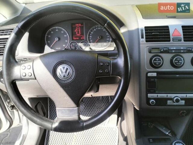 Сірий Фольксваген Туран, об'ємом двигуна 1.4 л та пробігом 222 тис. км за 6700 $, фото 1 на Automoto.ua
