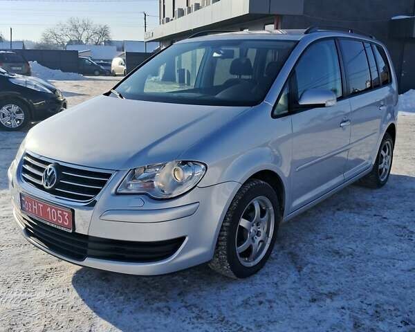 Сірий Фольксваген Туран, об'ємом двигуна 1.6 л та пробігом 191 тис. км за 8600 $, фото 1 на Automoto.ua