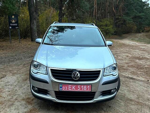 Серый Фольксваген Туран, объемом двигателя 1.4 л и пробегом 211 тыс. км за 9700 $, фото 1 на Automoto.ua
