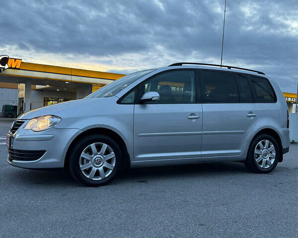 Сірий Фольксваген Туран, об'ємом двигуна 1.6 л та пробігом 212 тис. км за 8499 $, фото 1 на Automoto.ua