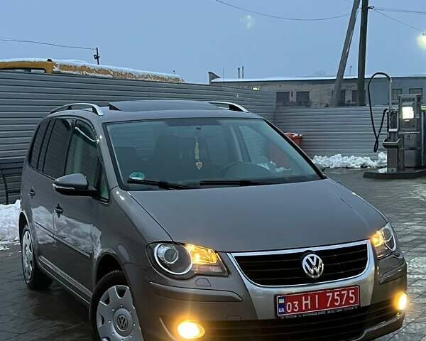 Серый Фольксваген Туран, объемом двигателя 1.4 л и пробегом 174 тыс. км за 6800 $, фото 1 на Automoto.ua